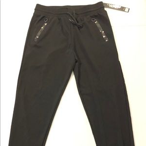 Camo print on zip pocket black loose fit leggings